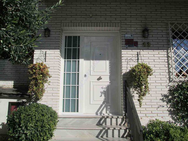 Puertas muy especiales de seguridad. Fabricamos tu puerta a medida.