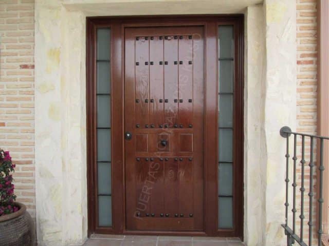 Puertas muy especiales de seguridad. Fabricamos tu puerta a medida.